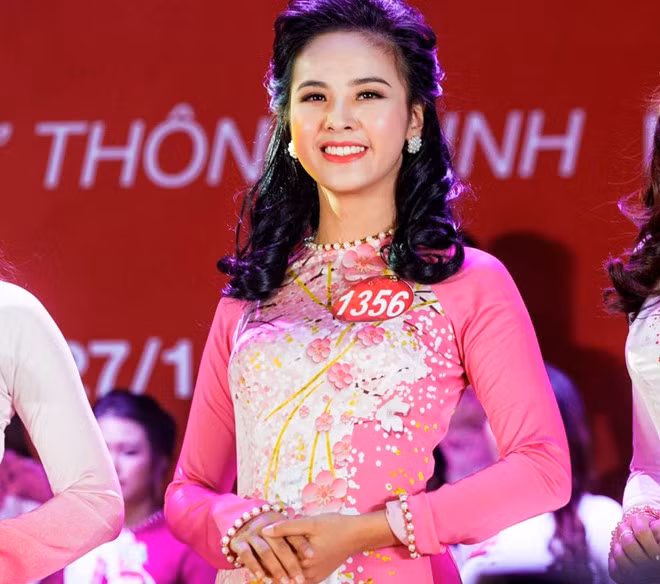 Nguyễn Thị Quỳnh Nga (Đại học Ngoại thương Hà Nội) gây chú ý với vẻ đẹp sắc sảo.