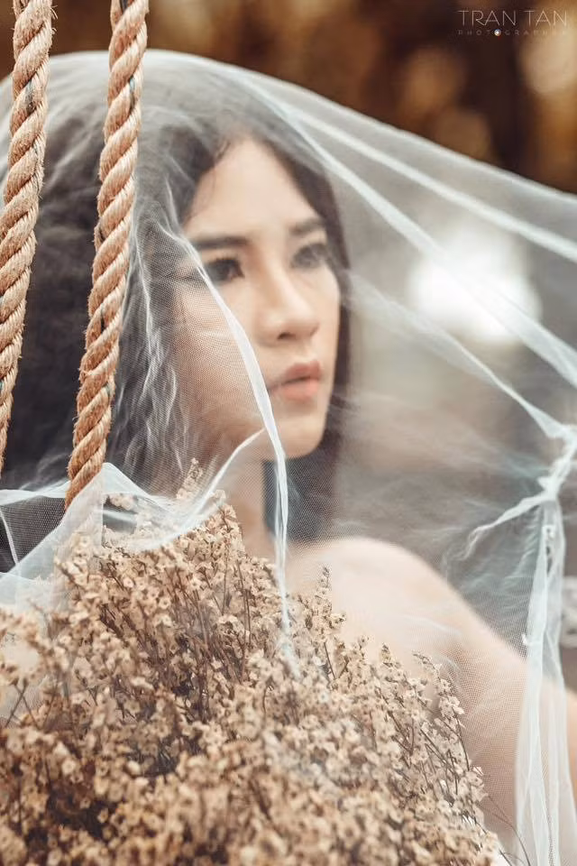 Theo tìm hiểu, Nguyễn Thị Ngọc Sương năm nay 22 tuổi, từng là sinh viên trường Đại học Sân khấu Điện ảnh và hiện sinh sống và làm việc tại TP HCM.