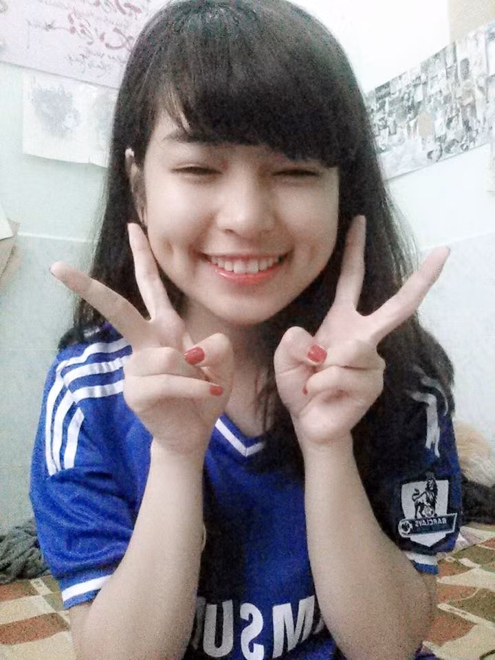 Còn với bạn bè, dân mạng, hai má lúm dễ thương của Khánh Vân tạo nên một "nụ cười gây nghiện", muốn ngắm mãi không thôi.