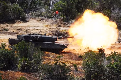Xe tăng Leopard 2RI được trang bị hệ thống điều khiển hỏa lực hiện đại và được tăng cường khả năng trinh sát.