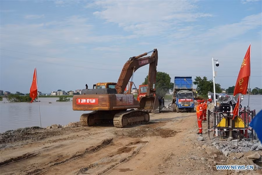 Ngày 12/7, Bộ Thủy lợi Trung Quốc nâng mức phản ứng chống lũ lên cấp II, mức cao thứ nhì trong bốn cấp. Riêng tỉnh Giang Tây nâng mức phản ứng lên cấp cao nhất từ 22h ngày 11/7.