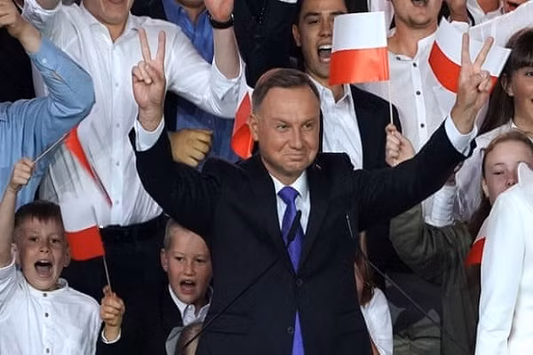 Thang sit sao, ong Andrzej Duda tai dac cu Tong thong Ba Lan