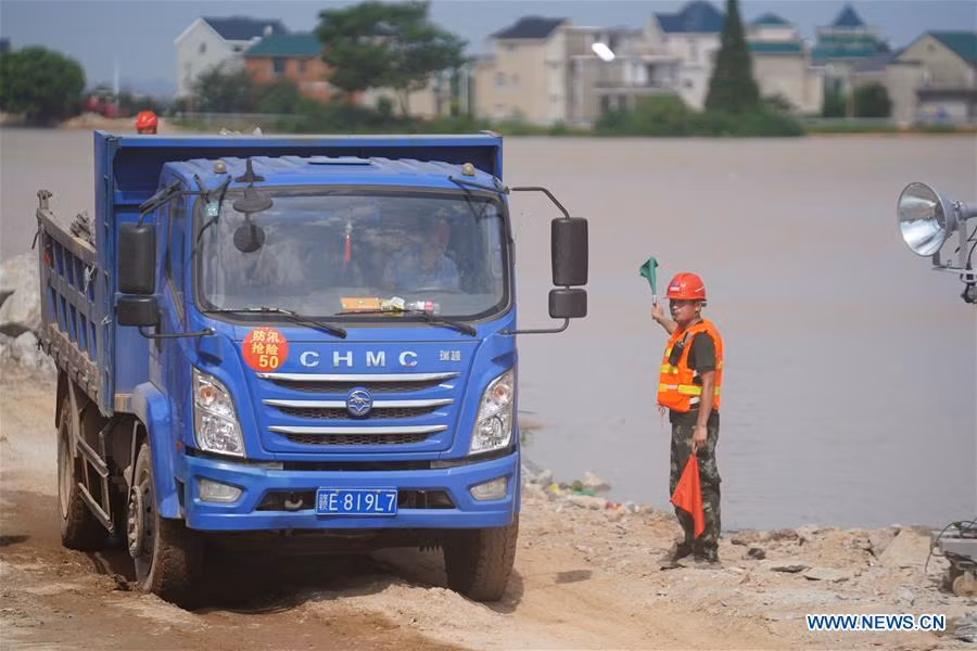 Mưa liên tục đã làm mực nước trên khắp tỉnh lên cao, đến nay 34 trạm thủy văn của tỉnh có mực nước cao hơn mức cảnh báo.