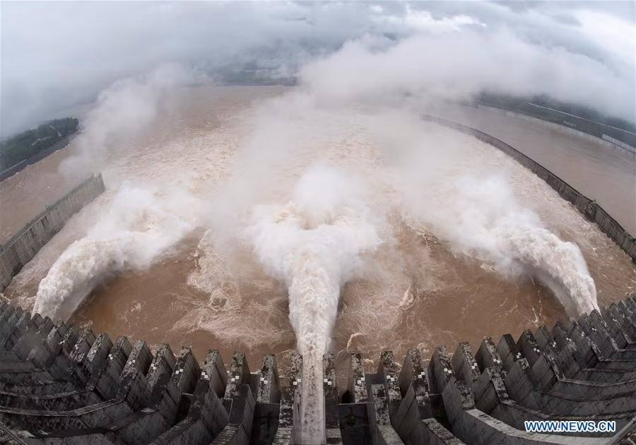 Trước đó, hồi tháng 6/2020, chuyên gia thủy văn người Đức gốc Hoa Wang Weiluo cảnh báo rằng đập Tam Hiệp không ổn định như nhiều người tưởng và nó có thể vỡ bất cứ lúc nào. Tuy nhiên sau đó, chính phủ Trung Quốc phủ nhận thông tin đập Tam Hiệp có nguy cơ bị vỡ, khẳng định rằng kết cấu của đập thuỷ điện lớn nhất thế giới này vẫn nguyên vẹn. Ảnh: THX. 