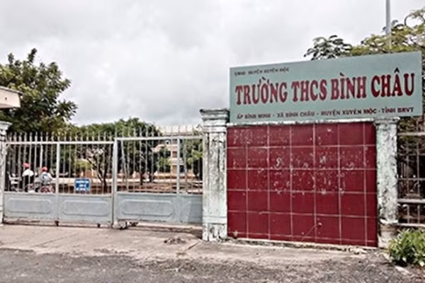 Nu sinh Vung Tau bi danh hoi dong da man ngay trong lop hoc