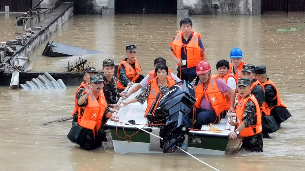 Mua lu lich su o Trung Quoc: Nhung con so gay soc-Hinh-12