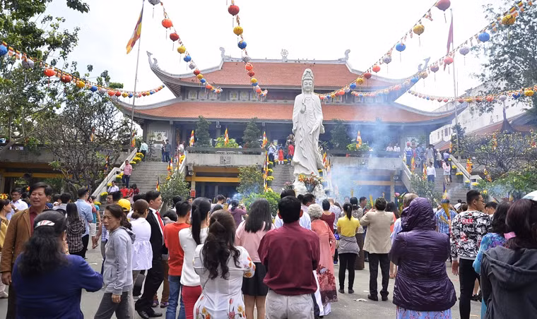Tất cả đều chung lòng thành cầu nguyện gia đạo bình an những ngày đầu năm mới.