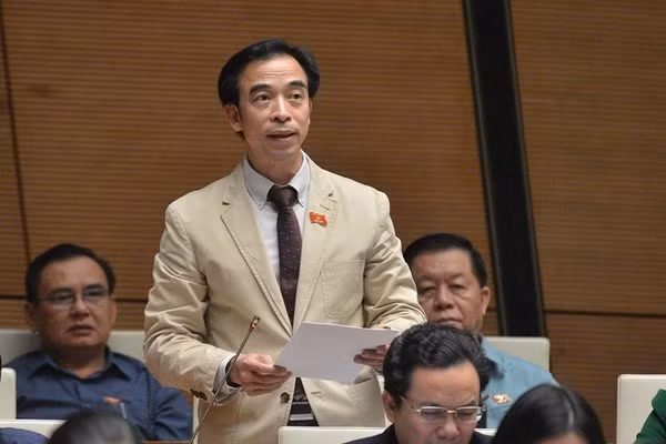 Khi Cơ quan CSĐT, Bộ Công an khởi tố ông Nguyễn Quang Tuấn, nhiều người khá bất ngờ. Tuy nhiên, với những người theo dõi vụ án xảy ra tại bệnh viện tim Hà Nội thì sự việc này hoàn toàn có thể xảy ra. Bởi thời điểm vụ án vi phạm quy định về đấu thầu gây hậu quả nghiêm trọng xảy ra tại Bệnh viện Tim Hà Nội thì khi đó ông Nguyễn Quang Tuấn đang giữ chức giám đốc bệnh viện.