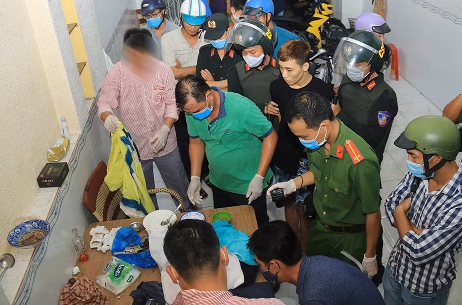 Ngày 3/8/2020, Đại tá Đinh Văn Nơi đã chỉ đạo trực tiếp chuyên án mang bí số 520H, triệt phá đường dây mua bán trái phép chất ma túy, vũ khí quân dụng và công cụ hỗ trợ, do Huỳnh Trần Hùng (35 tuổi, ngụ TP Long Xuyên) cầm đầu. Hùng là con của một “đại gia” cá tra nổi tiếng và có một tiền án 3 năm tù về buôn bán ma túy, chấp hành án xong vào năm 2018. Cảnh sát thu giữ 3 khẩu súng, 9 viên đạn cùng nhiều loại ma túy và mở rộng vụ án, bắt thêm nhiều đối tượng.
