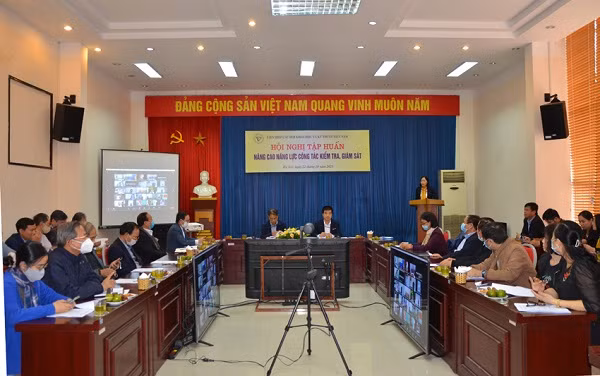 Cong tac kiem tra, giam sat nen nhe nhang, khong tao ap luc