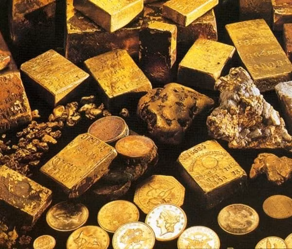 Đồng thời, cư dân Inca tích trữ tài sản dưới dạng vàng, đồ trang sức và các khoáng sản quý khác của Trái đất. Tuy nhiên, mọi chuyện dần thay đổi khi Francisco Pizarro González, một nhà thám hiểm và chinh phục thực dân Tây Ban Nha, tiến xuống nam Panama và thâm nhập lãnh thổ Inca vào năm 1526.