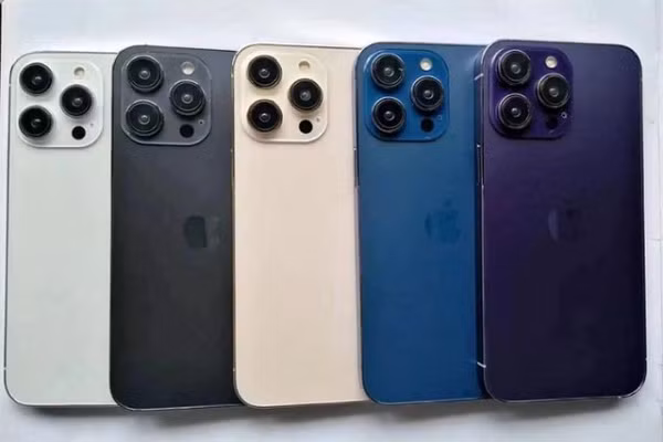 Mới đây trên mạng xã hội Weibo của Trung Quốc đã đăng đoạn video ngắn tiết lộ hình ảnh của iPhone 14 với thiết kế lại hoàn toàn và màu sắc mới.