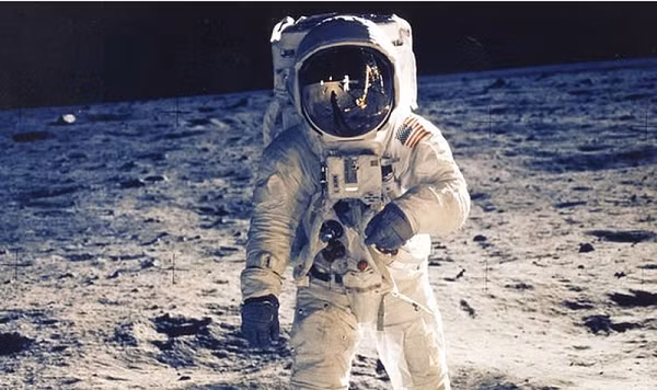 BB đã thực hiện "phân tích máy tính phức tạp" về các đoạn thu âm từ 4 phi hành gia NASA gồm Buzz Aldrin và Al Worden - những phi hành gia còn sống, cùng Gordon Cooper và Edgar Mitchell - những người đã tạ thế vào đầu thế kỷ này.