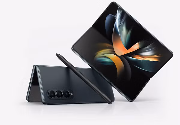 Cũng tại sự kiện ra mắt tối qua, Samsung Galaxy Z Fold 4 được nhiều người mong đợi đã chính thức ra mắt. Samsung Galaxy Z Fold 4 đã có sẵn để đặt hàng trước với 4 màu: Đen ma, Xám xanh lá cây, Màu be và Đỏ tía (chỉ có trên trang web chính thức).
