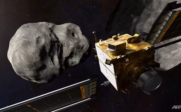 Mới đây, Cơ quan hàng không vũ trụ Mỹ (NASA) đã thông báo họ chuẩn bị đâm tàu vũ trụ vào một tiểu hành tinh trong nhiệm vụ đầu tiên trên thế giới nhằm thử nghiệm công nghệ bảo vệ Trái đất trước nguy cơ từ tiểu hành tinh hoặc sao chổi.