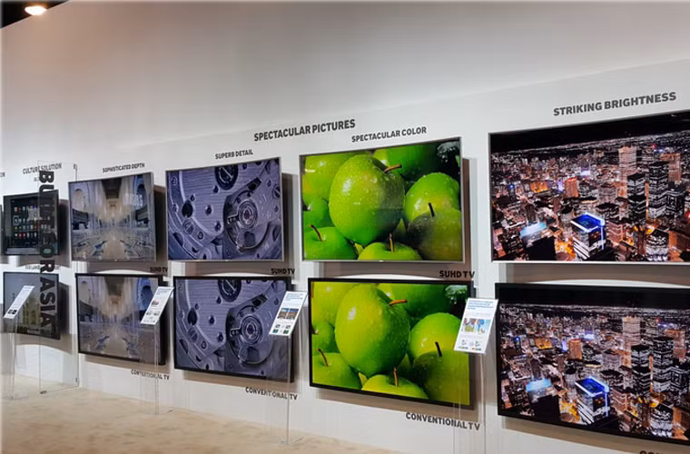 Có hẳn một không gian so sánh sự khác biệt giữa công nghệ 2015 với các TV đời trước một cách thuyết phục. 