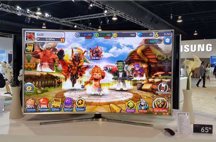 Tính năng thông minh trên TV cũng được chăm chút và nâng cấp, người dùng có thể chơi game trực tiếp trên TV qua kho ứng dụng cài đặt sẵn. 