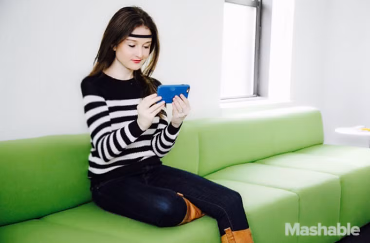 Băng đô cảm ứng sóng não MUSE: giúp những người tuổi 20 bận rộn luôn luôn tập trung. Thiết bị này được sử dụng tại hơn 50 bệnh viên và phòng nghiên cứu, hoạt động kết hợp với ứng dụng smartphone Calm để nghiên cứu sóng não bộ khi bạn thiền và nhắc nhở bạn khi bạn mất tập trung.