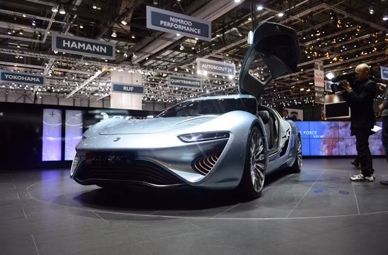 Tuy nhiên, tốc độ đã bị giảm xuống còn 300 km/h thay vì 350 km/h giống như người tiền nhiệm. Lý do được đưa ra là giúp tăng độ ổn định trong quá trình hoạt động và mở rộng tuổi thọ của xe.
