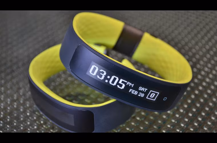 HTC Grip, vòng đeo tay thông minh đầu tiên của HTC được nhiều người khen ngợi nhờ thiết kế đẹp và nhiều tính năng.