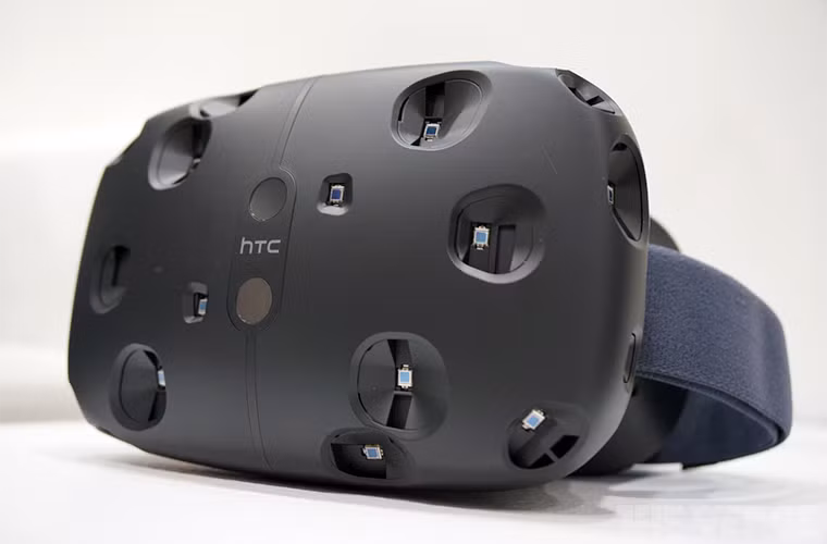 Kính thực tại ảo HTC Vive. Đây là thành quả của quá trình hợp tác giữa HTC và nhà phát triển game hàng đầu thế giới Valve.