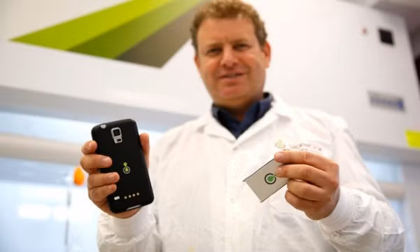 Sap co smartphone sac day chi 1 phut