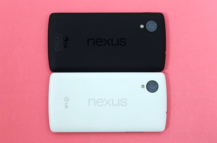 Nexus 5 vẫn là một chiếc smartphone giá rẻ chạy Android đủ tốt mặc dù đã xuất hiện từ năm 2015. Chạy hệ điều hành Android thuần túy nên sản phẩm này được cập nhật các phiên bản mới nhanh hơn các sản phẩm khác. Giá tham khảo: 7,3 triệu đồng.