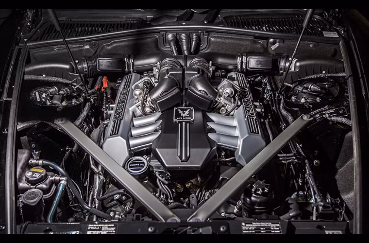 Rolls-Royce Phantom Drophead Coupe có động cơ V12 6,75 lít, mang đến sức mạnh 453 mã lực.
