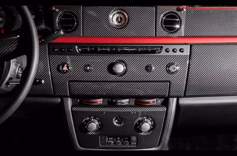 Sợi carbon giúp cho xe trở nên bền và giảm trọng lượng tổng thể.