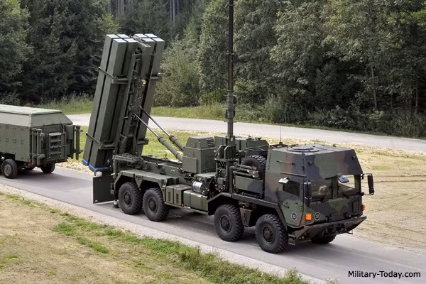  Hệ thống phòng không MEADS ra đời nhằm mục đích thay thế các hệ thống Patriot triển khai tại Đức và Hoa Kỳ, cũng như Nike Hercules cũ ở Ý.