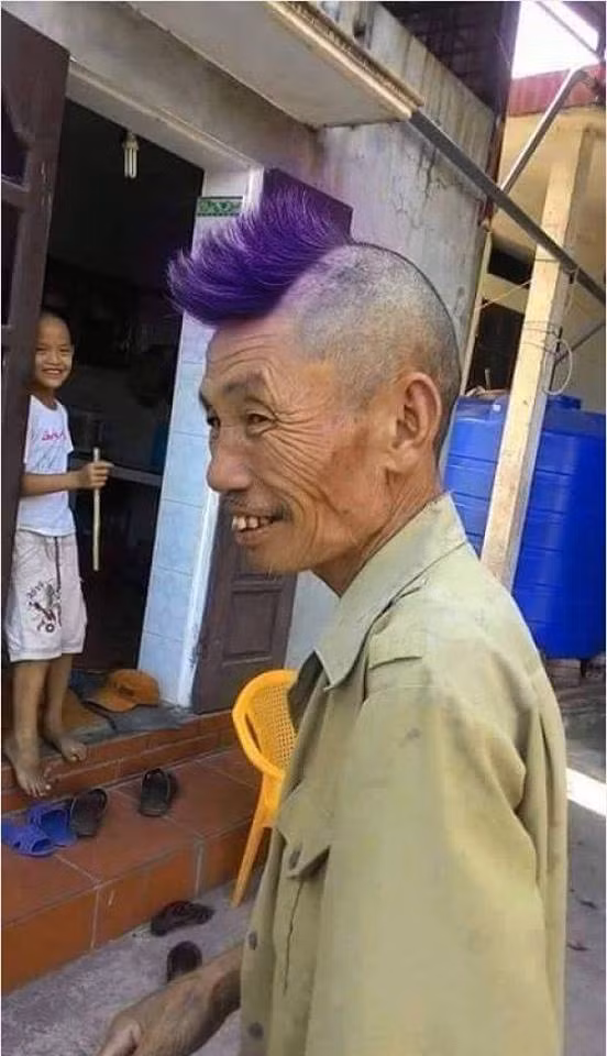 Ăn chơi không sợ mưa rơi.