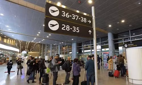 Thiếu nữ cấy ma túy vào ngực để buôn lậu Thieu nu cay ma túy vào ngục dẻ buon lạu