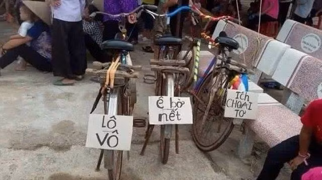 Xe sang vùng quê.