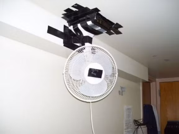 Quạt bàn cũng có thể biến thành quạt trần.