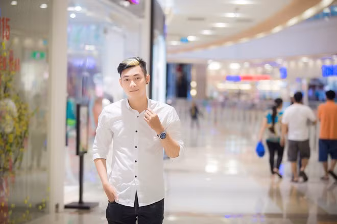 Sau một năm ăn uống và luyện tập nghiêm túc, Chinh có màn lột xác ngoạn mục khi tăng được 18 kg. Hiện tại 9X cao 1,75 m, nặng 68 kg.