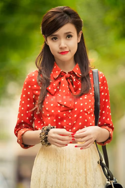 Hot girl Midu sở hữu chiều cao 1m60, Midu sở hữu nhiều thành tích đáng nể, cô từng làm MC, người mẫu, diễn viên…Nhờ sở hữu nhan sắc xinh đẹp nên Midu luôn thu hút mọi ánh nhìn.