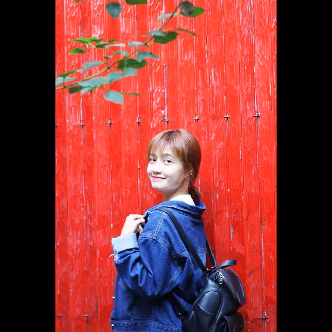 Ê Vo rất thần tượng ca sĩ Sơn Tùng. Cô nàng cũng thường xuyên cover các ca khúc hit của nam ca sĩ "Chắc ai đó sẽ về" và nhận được nhiều lời khen ngợi của cộng đồng mạng.