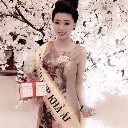 Cô bạn xinh đẹp này từng đạt giải Gương mặt ảnh bìa báo Thế giới gia đình năm 2013, giải Người Đẹp Khả Ái năm 2014.