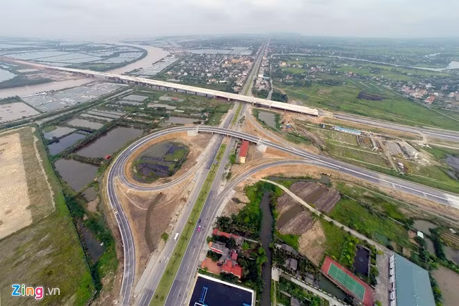 Nút giao quốc lộ 5B (cao tốc Hà Nội - Hải Phòng) là đường giao thông huyết mạch nối cụm cảng biển tổng hợp cấp quốc gia Hải Phòng với thủ đô Hà Nội.