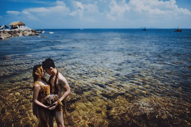 Thùy Dương cho biết, cô và Hải Đăng là những người bạn thân thiết từ nhỏ. Họ chính thức yêu nhau khi lên đại học. Sau 5 năm tìm hiểu, cả hai quyết định tiến tới hôn nhân.