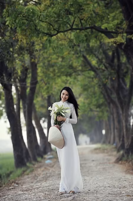 Tuy nhiên do quá bận rộn với công việc của một nữ giảng viên lại đang đồng thời theo học khoá đào tạo thạc sỹ và các đam mê khác của cô như hội hoạ, MC, diễn viên… nên phải đến dịp nghỉ lễ 30/4, 1/5/2015, Lương Giang mới sắp xếp thời gian để thực hiện bộ ảnh này.