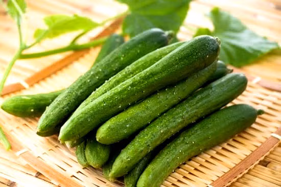 Ngoài ra, chúng còn cung cấp thêm chất xơ hòa tan, kali và vitamin K. Vậy nên, bạn chỉ cần rửa chúng thật sạch, ngâm nước muối rồi ăn ngay mà không cần gọt vỏ.