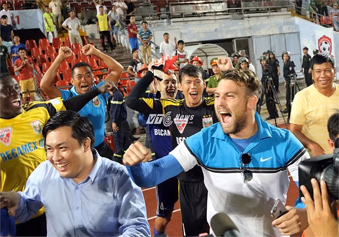 Lần thứ 4 vô địch V.League, B.Bình Dương là thế lực không dễ bị khuất phục. Họ sở hữu đội hình đồng đều với nhiều tuyển thủ quốc gia lẫn ngoại binh chất lượng cao. Ảnh: VSI.