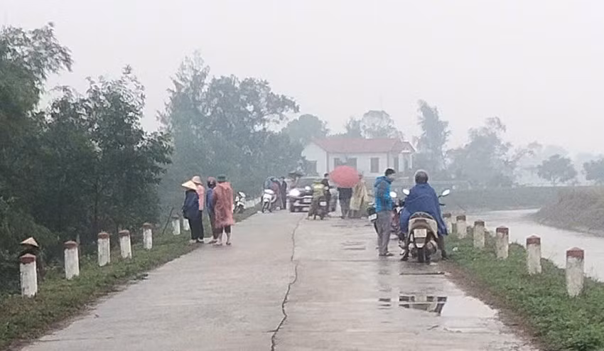 Nam thanh nien nga xe may, tu vong tai cho