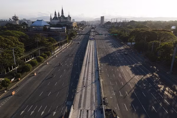 Được biết, Philippines phong tỏa vùng thủ đô Manila từ ngày 29/3 để ngăn chặn sự lây lan của dịch COVID-19 trong bối cảnh số ca mắc mới tiếp tục tăng. (Nguồn ảnh: AP)