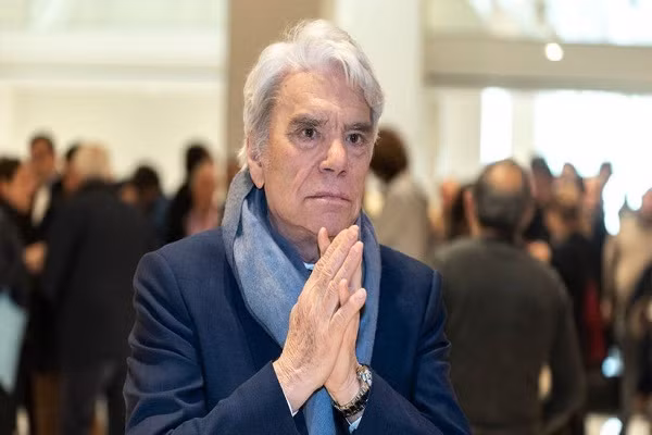 Công tố viên cho biết, ông Tapie, 78 tuổi, đã bị đánh vào đầu bằng dùi cui. Vợ của ông, bà Dominique, cũng bị nhóm kẻ trộm đấm vào mặt. Ảnh: BBC. 