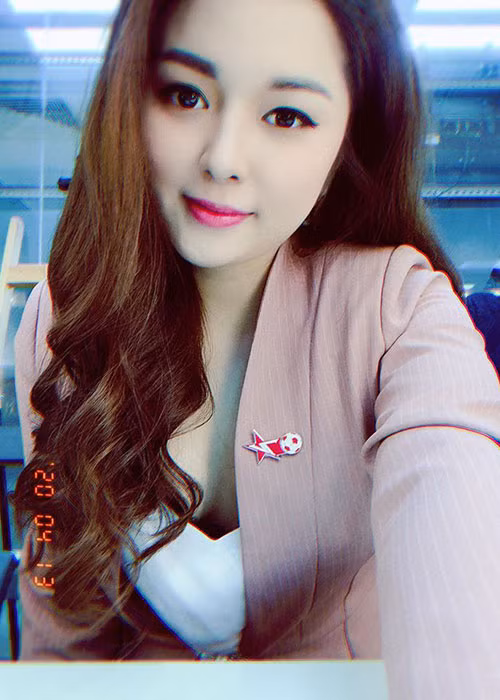 Diệu Linh không buông xuôi. Những lần chọc tuỷ kiểm tra khiến cô chỉ muốn ngã quỵ nhưng nhìn những bệnh nhân nặng hơn, Diệu Linh lại có động lực để bước tiếp.