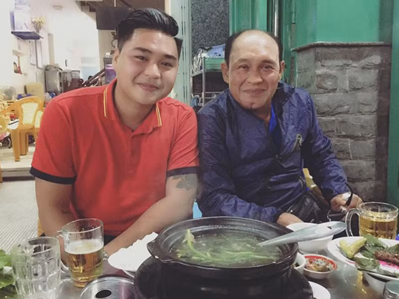 Trước việc bị một số người đánh giá không có hiếu với cha, Duy Phước tỏ ra buồn bã. Anh chấp nhận bị hiểu lầm vì đó là cha của anh.
