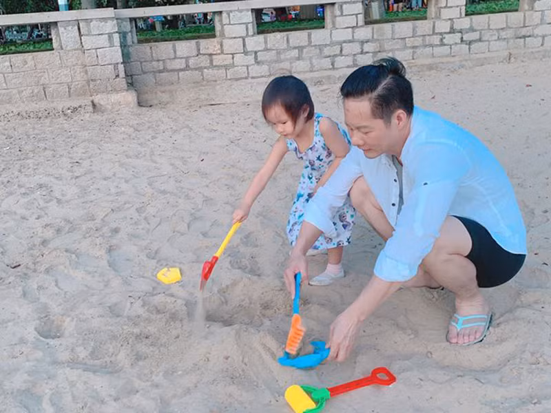 Ông xã của Phan Như Thảo đảm nhận việc chăm sóc con đến 80%.