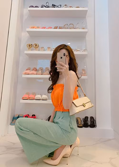 Ngọc Trinh hiện sống trong căn biệt thự gần 50 tỷ mới xây tại Sài Gòn.